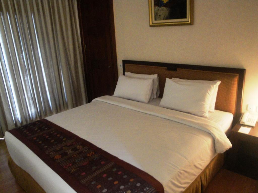 Sutanraja Hotel Manado Room photo